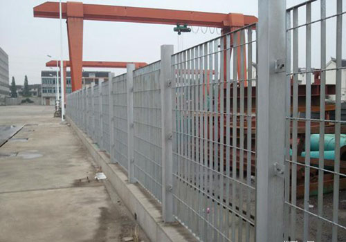 钢格板围栏图片2